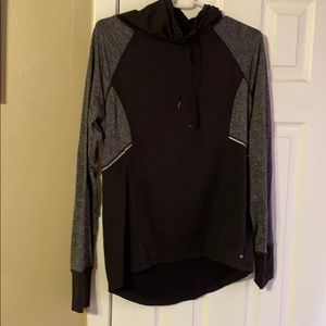 Black Avía sweatshirt